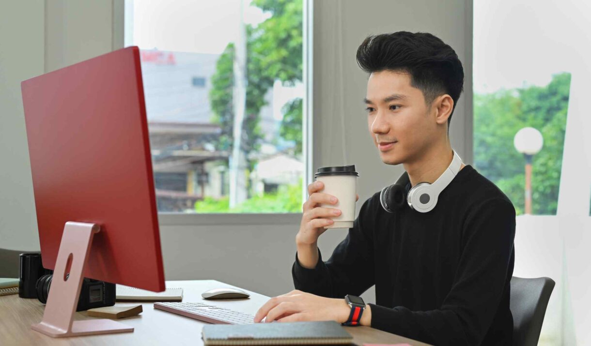 professional creative man drinking coffee and work 45dh35y