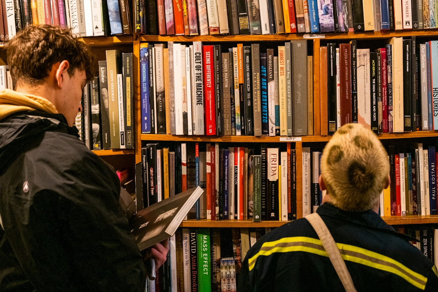Visual Storytelling: Integrating Life and Fiction on Social Media